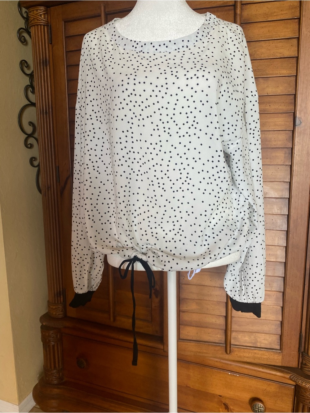 MELLODAY White Blouse with Black Polka Dots